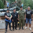 Velitel pluku s b�val�m velitelem praporu, nyn� velitelPozemn�ch sil OSSR